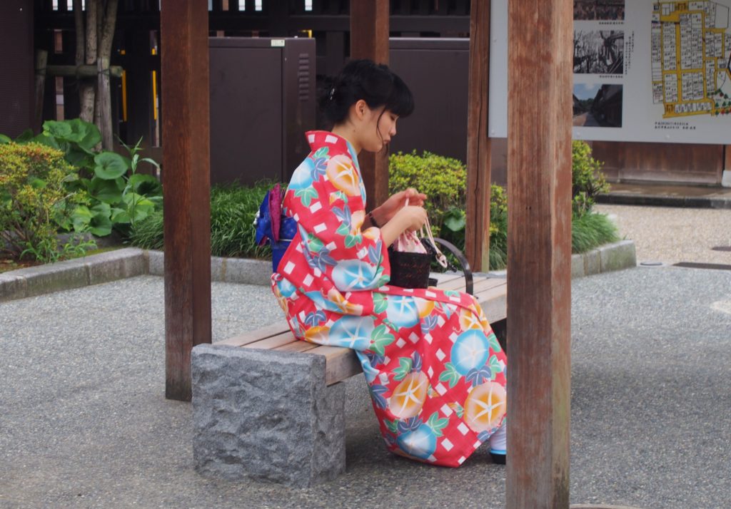 PROČ JAPONKY NESTÁRNOU A NECHODÍ NA PLASTIKU?