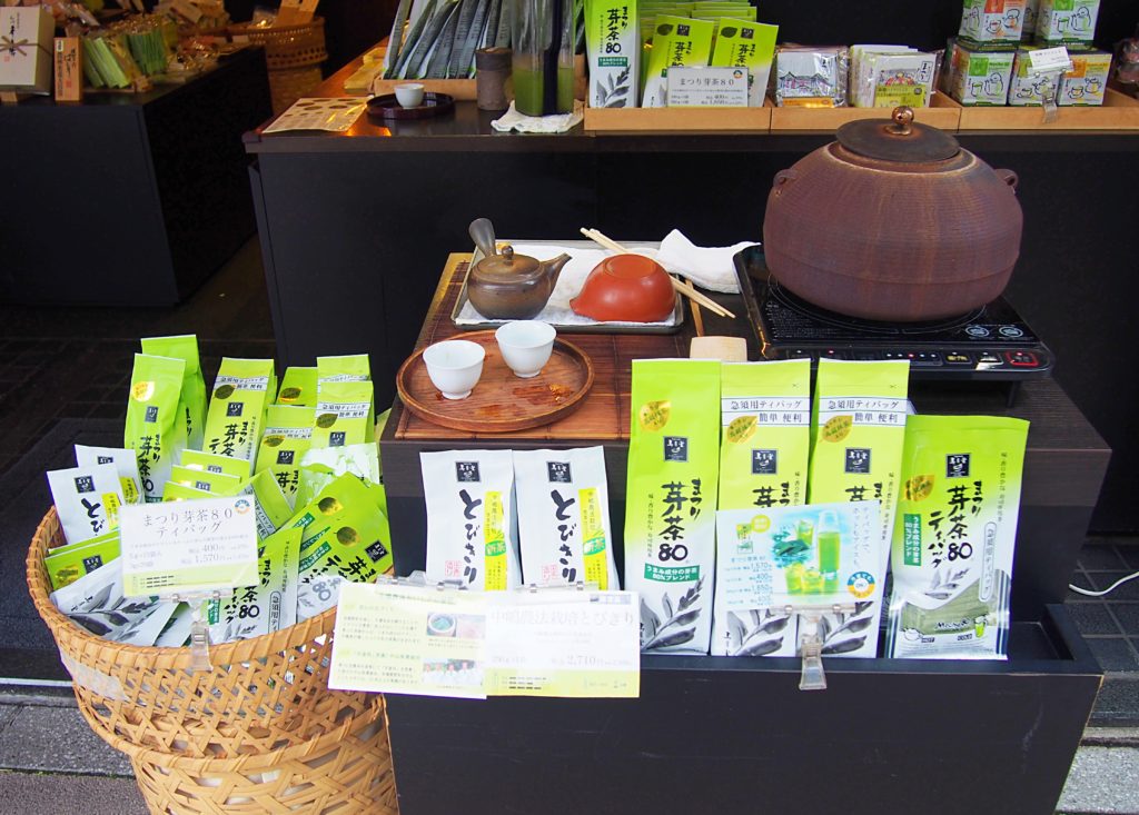 PROČ JAPONKY NESTÁRNOU A NECHODÍ NA PLASTIKU?