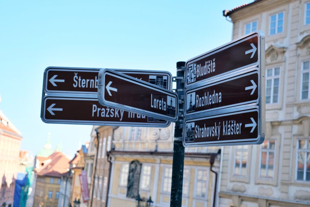 PRAŽSKÁ DOMOVNÍ ZNAMENÍ. VĚDĚLI JSTE, ŽE JICH V PRAZE NAJDETE KOLEM 265?