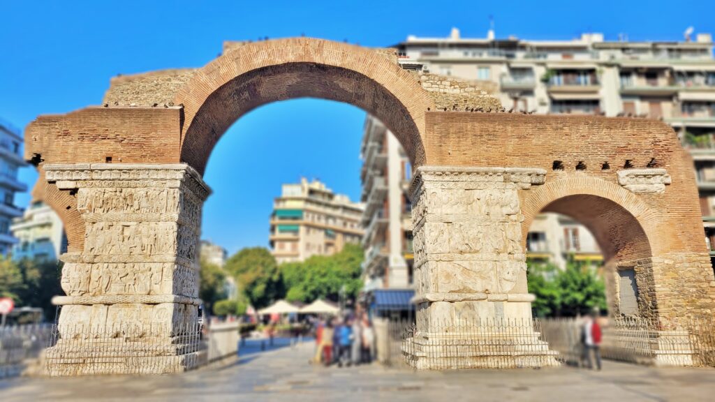 SOLUŇ: MĚSTO S MAGICKOU PŘITAŽLIVOSTÍ BALKÁNU