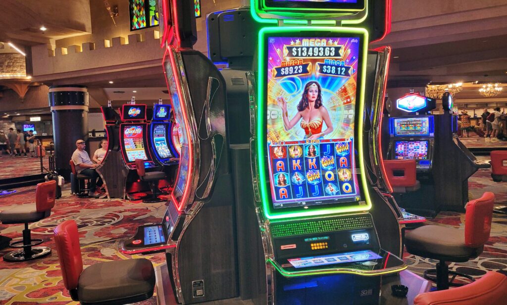 LAS VEGAS - HŘÍŠNÉ MĚSTO, KTERÉ NIKDY NESPÍ