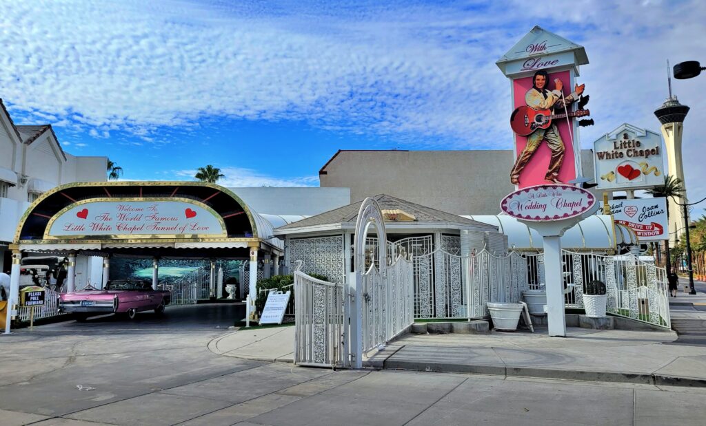 LAS VEGAS - HŘÍŠNÉ MĚSTO, KTERÉ NIKDY NESPÍ