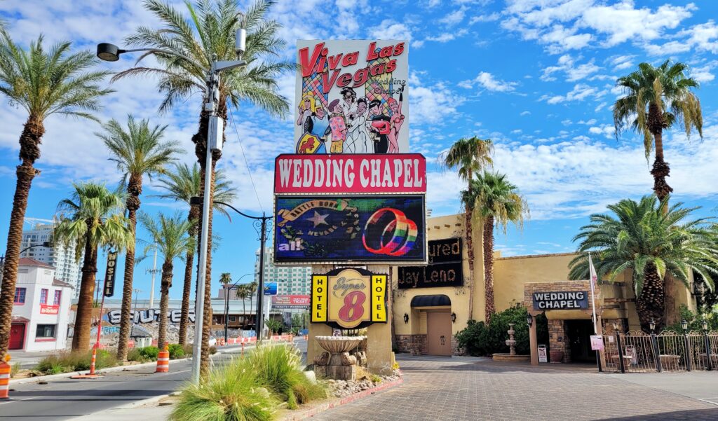 LAS VEGAS - HŘÍŠNÉ MĚSTO, KTERÉ NIKDY NESPÍ