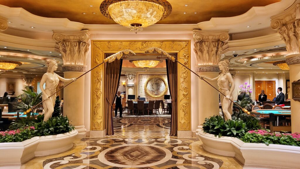 LAS VEGAS - HŘÍŠNÉ MĚSTO, KTERÉ NIKDY NESPÍ