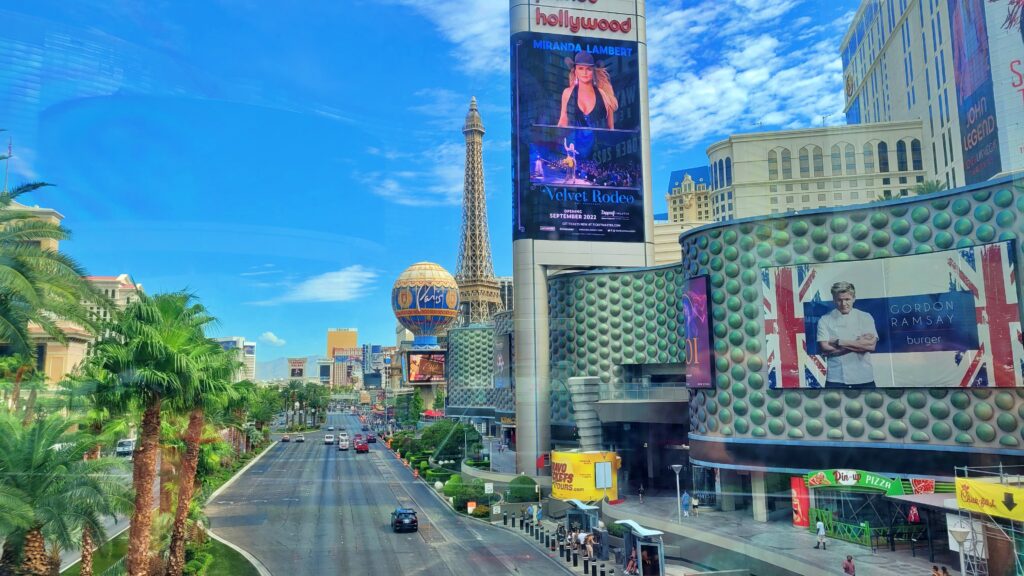 LAS VEGAS - HŘÍŠNÉ MĚSTO, KTERÉ NIKDY NESPÍ