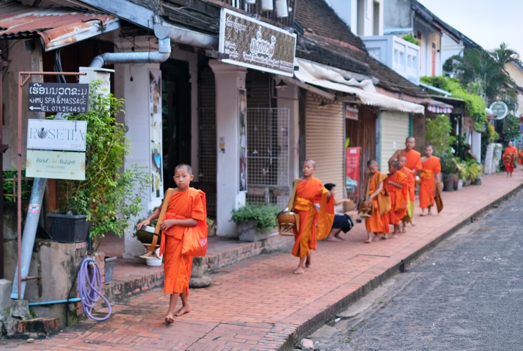 LUANG PRABANG - PERLA LAOSU, KDE SE ZASTAVIL ČAS