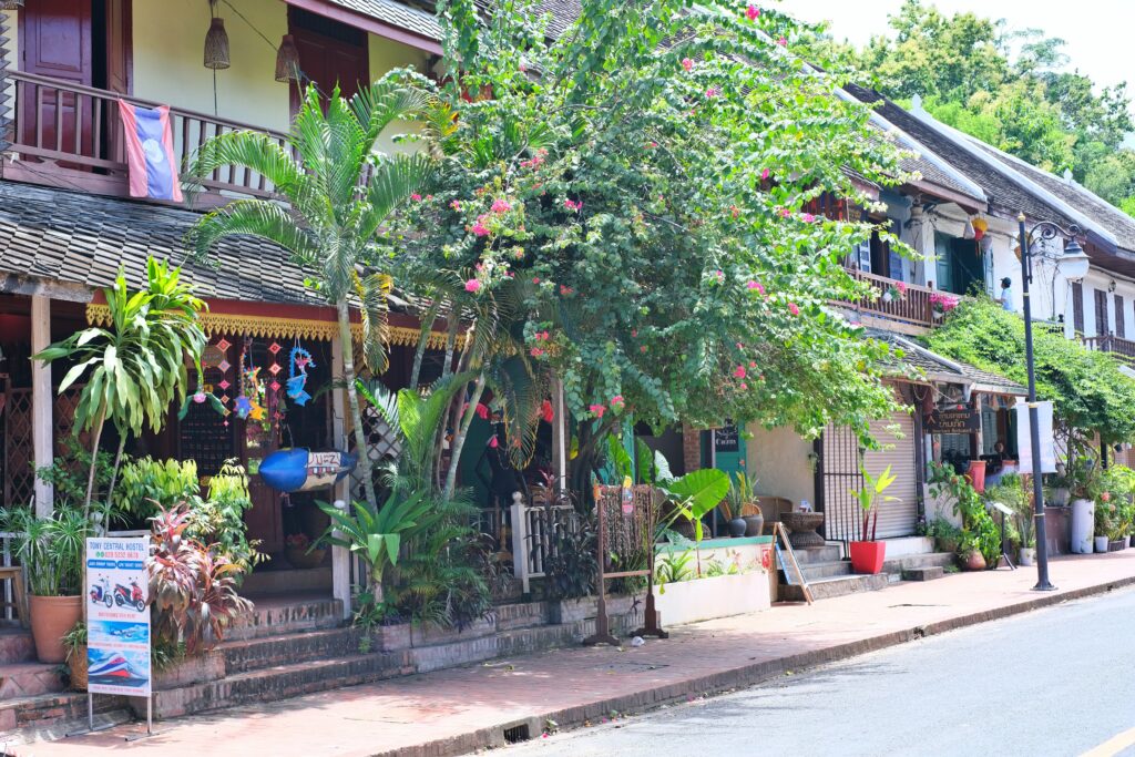 LUANG PRABANG - PERLA LAOSU, KDE SE ZASTAVIL ČAS