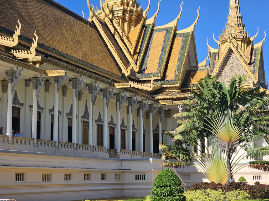 PHNOM PENH: TICHÉ SRDCE KAMBODŽE CO VIDĚT A ZAŽÍT V HLAVNÍM MĚSTĚ
