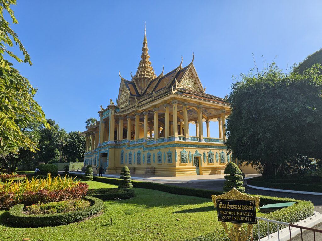PHNOM PENH: TICHÉ SRDCE KAMBODŽE CO VIDĚT A ZAŽÍT V HLAVNÍM MĚSTĚ
