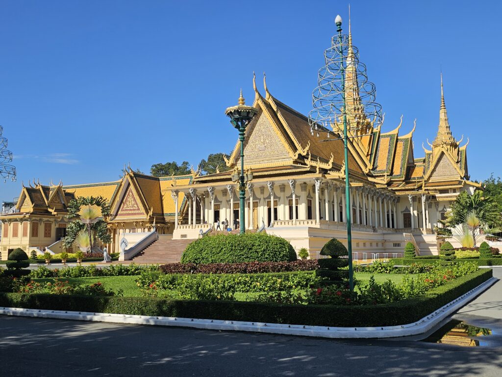PHNOM PENH: TICHÉ SRDCE KAMBODŽE CO VIDĚT A ZAŽÍT V HLAVNÍM MĚSTĚ