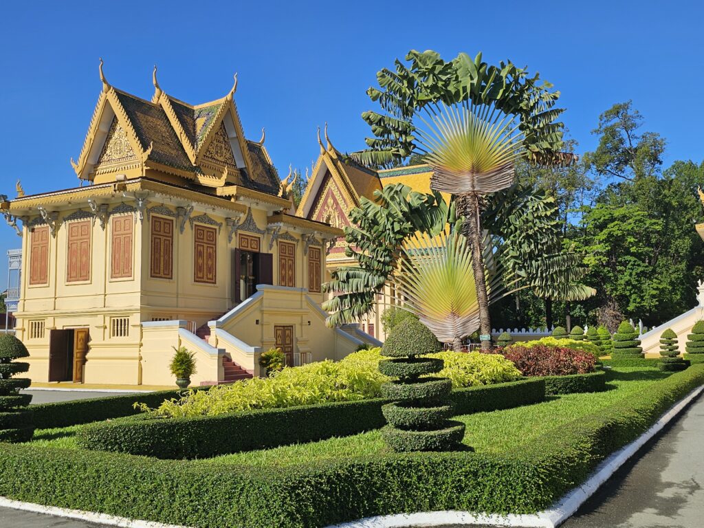 PHNOM PENH: TICHÉ SRDCE KAMBODŽE CO VIDĚT A ZAŽÍT V HLAVNÍM MĚSTĚ