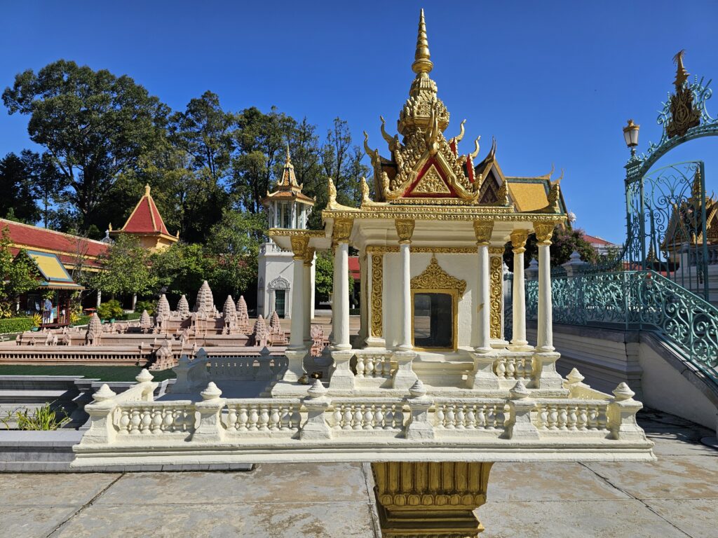 PHNOM PENH: TICHÉ SRDCE KAMBODŽE CO VIDĚT A ZAŽÍT V HLAVNÍM MĚSTĚ