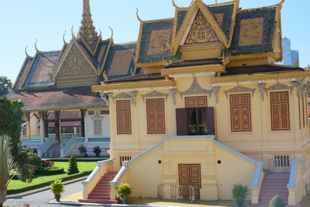 PHNOM PENH: TICHÉ SRDCE KAMBODŽE CO VIDĚT A ZAŽÍT V HLAVNÍM MĚSTĚ