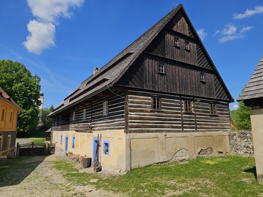ZUBRNICE: A PICTURESQUE OPEN-AIR MUSEUM IN THE HEART OF THE CZECH CENTRAL
