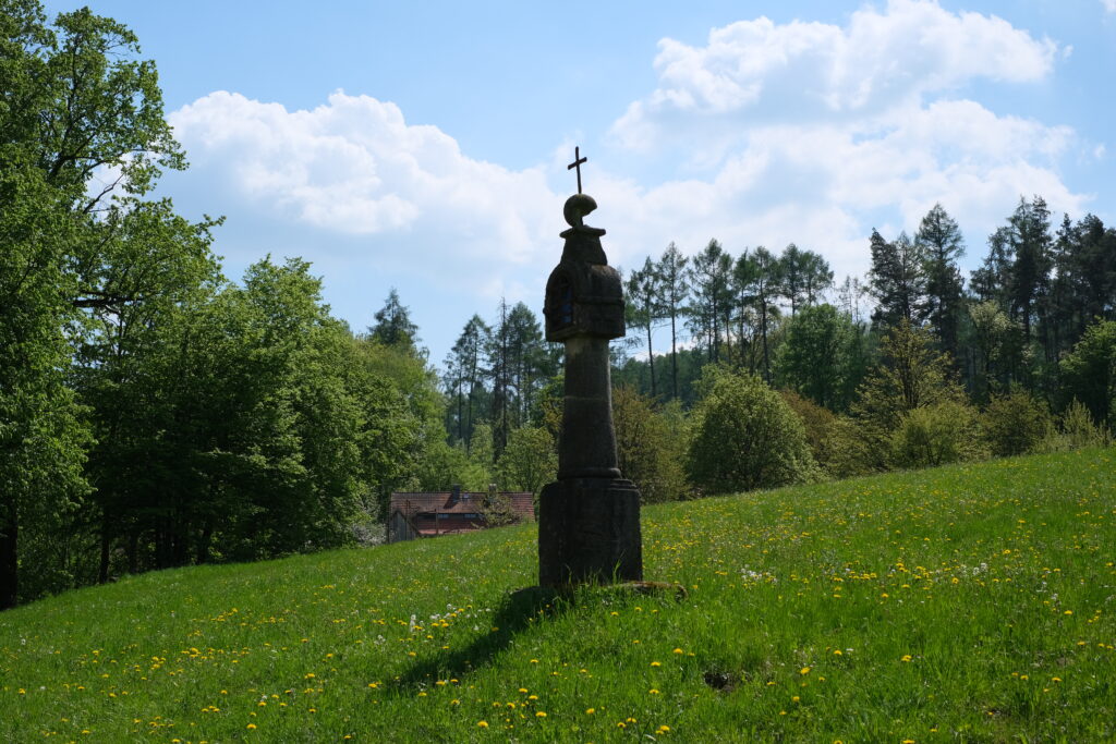 ZUBRNICE: MALEBNÝ SKANZEN V SRDCI ČESKÉHO STŘEDOHOŘÍ