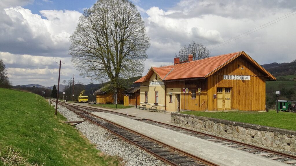 ZUBRNICE: A PICTURESQUE OPEN-AIR MUSEUM IN THE HEART OF THE CZECH CENTRAL